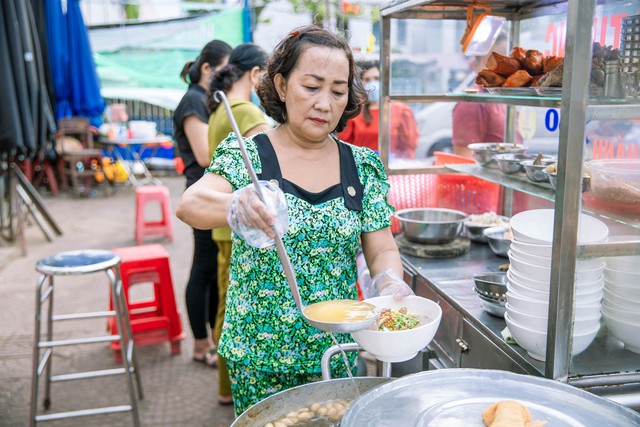  Tiệm mì Vách Tường tồn tại gần nửa thế kỷ ở An Giang tiết lộ độc chiêu hút khách từ nồi thịt bằm hay bị nhầm là thịt kho  - Ảnh 10.