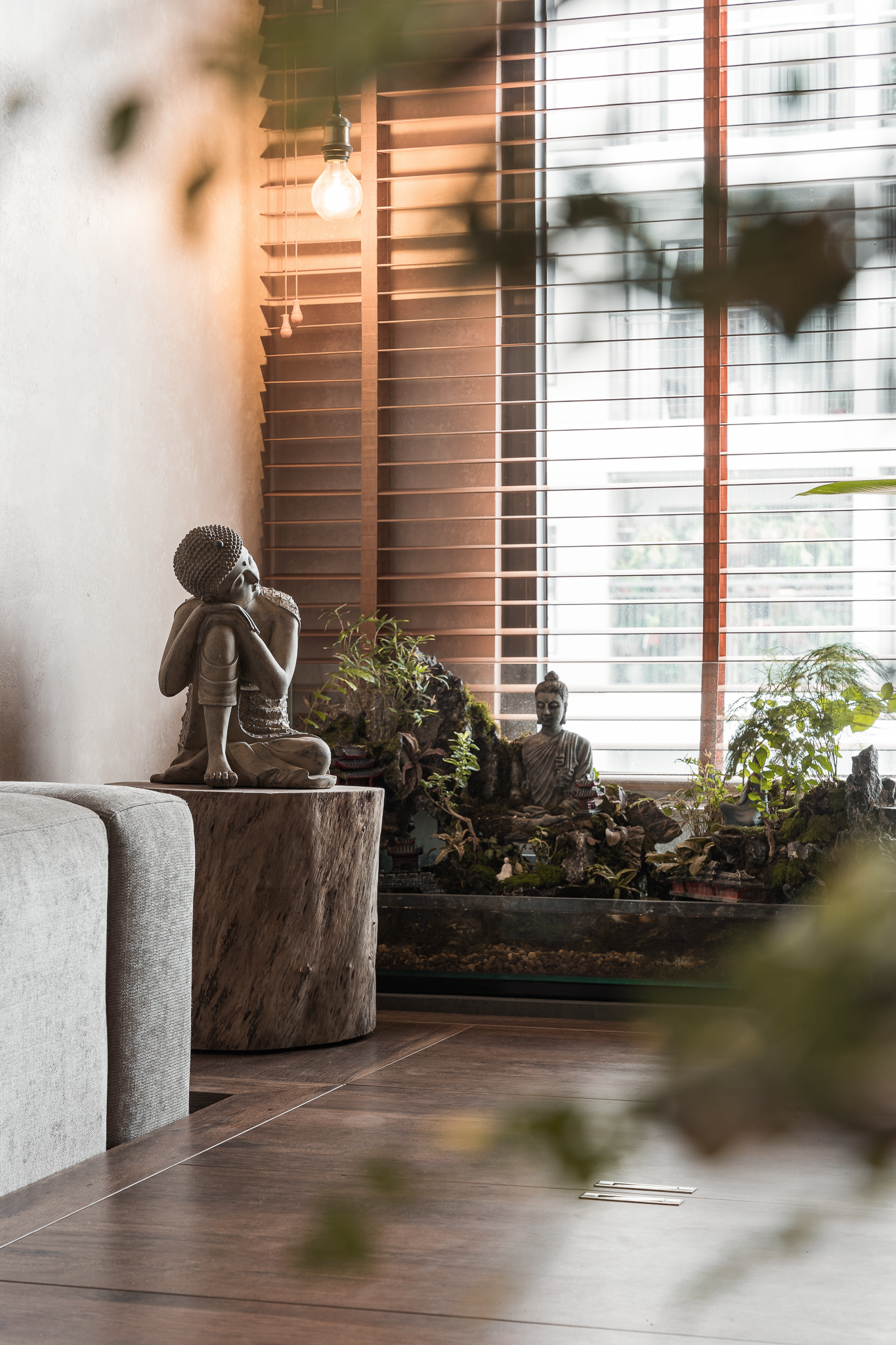 Bất ngờ với 4 cách thiết kế được ứng dụng hợp lý cho căn hộ 85m² của vợ chồng trẻ Hà Nội - Ảnh 2.