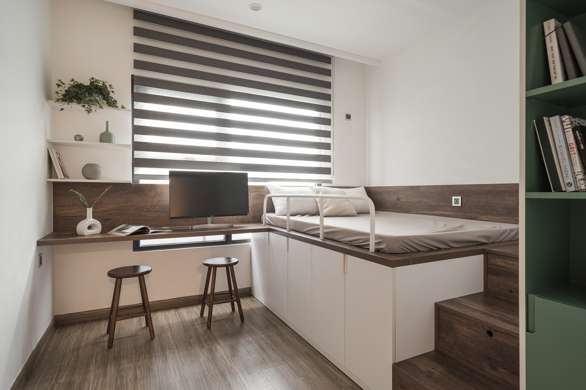 Bất ngờ với 4 cách thiết kế được ứng dụng hợp lý cho căn hộ 85m² của vợ chồng trẻ Hà Nội - Ảnh 24.