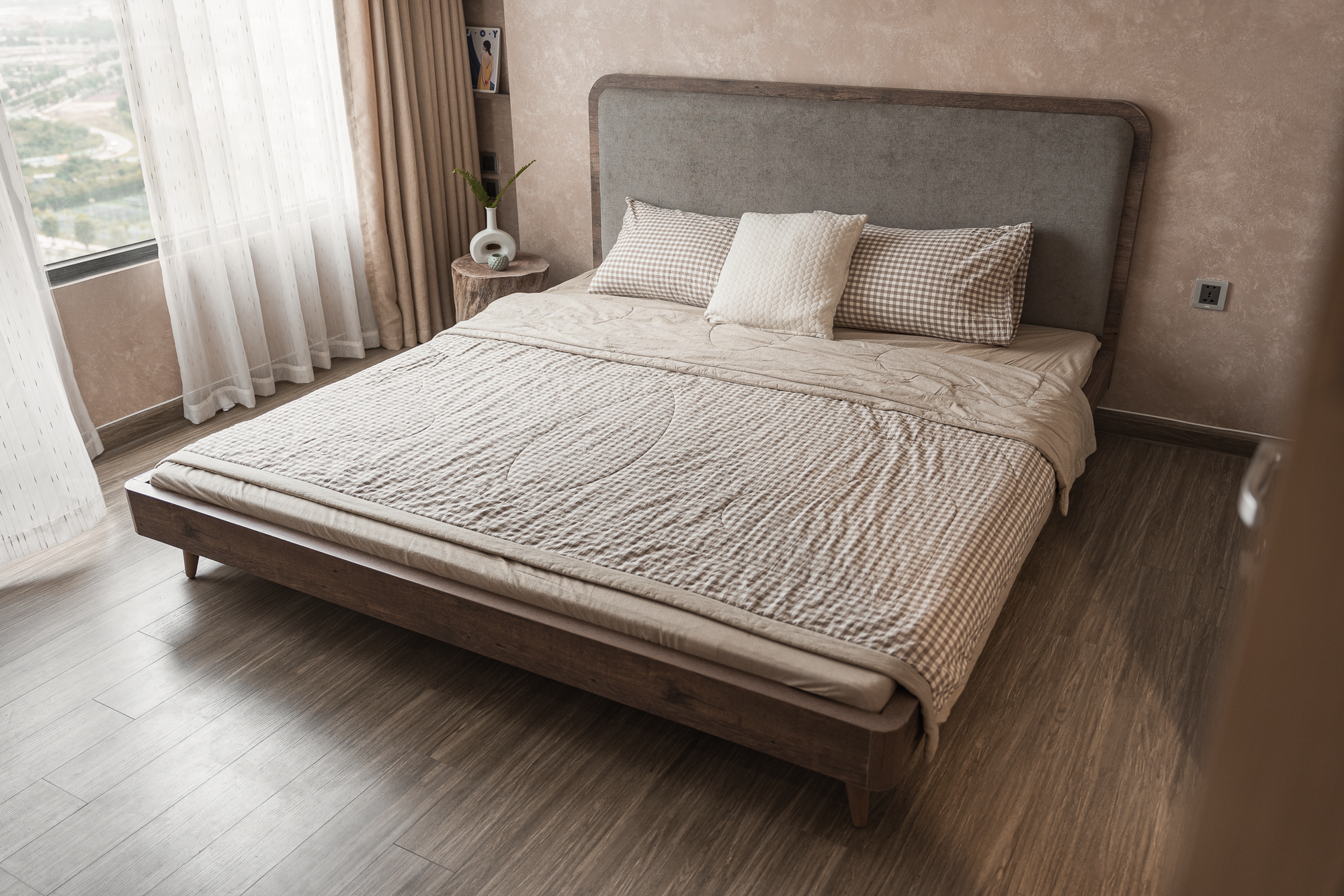 Bất ngờ với 4 cách thiết kế được ứng dụng hợp lý cho căn hộ 85m² của vợ chồng trẻ Hà Nội - Ảnh 6.