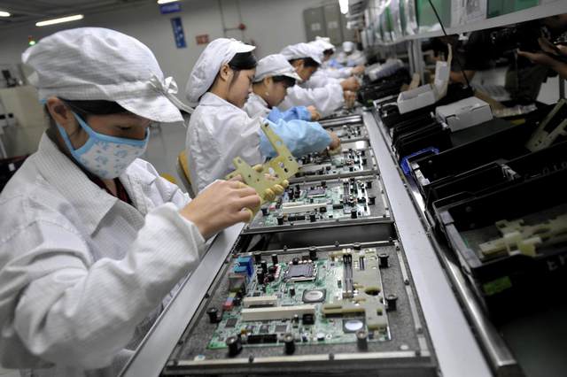 Apple đã chuyển 11 nhà máy trong chuỗi cung ứng của họ sang Việt Nam - Ảnh 1.