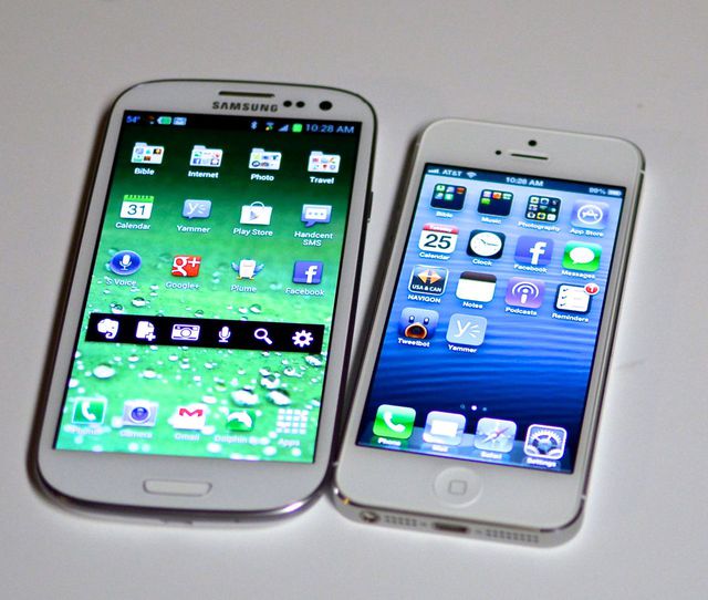 Sếp Apple: Samsung chỉ biết copy iPhone và cho nó một cái màn hình lớn hơn - Ảnh 1.