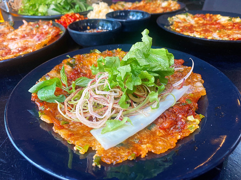 Bật mí sức hút của bánh ép Cầu Hai, món ăn thơm ngon nức tiếng cả vùng