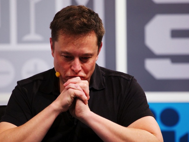 Elon Musk lost nearly 17 billion USD a day after the news that he wanted to lay off 10% of Tesla employees - Photo 1.