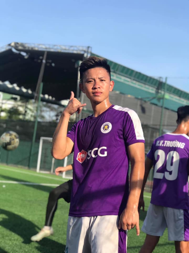 Vũ Tiến Long: Cầu thủ ghi siêu phẩm vào lưới U23 Hàn Quốc, 20 tuổi đã yên bề gia thất - Ảnh 4.