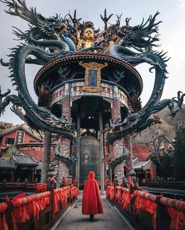  Ngôi chùa đặc biệt nhất Bắc Kinh: Tọa lạc trong núi sâu, những bức tượng khiến du khách khiếp đảm nhưng vẫn nô nức đến khám phá  - Ảnh 5.