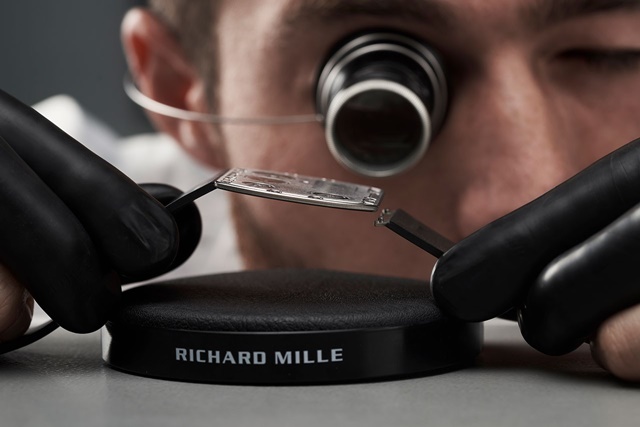  Đồng hồ Richard Mille mỏng nhất thế giới giá 1,8 triệu USD  - Ảnh 1.