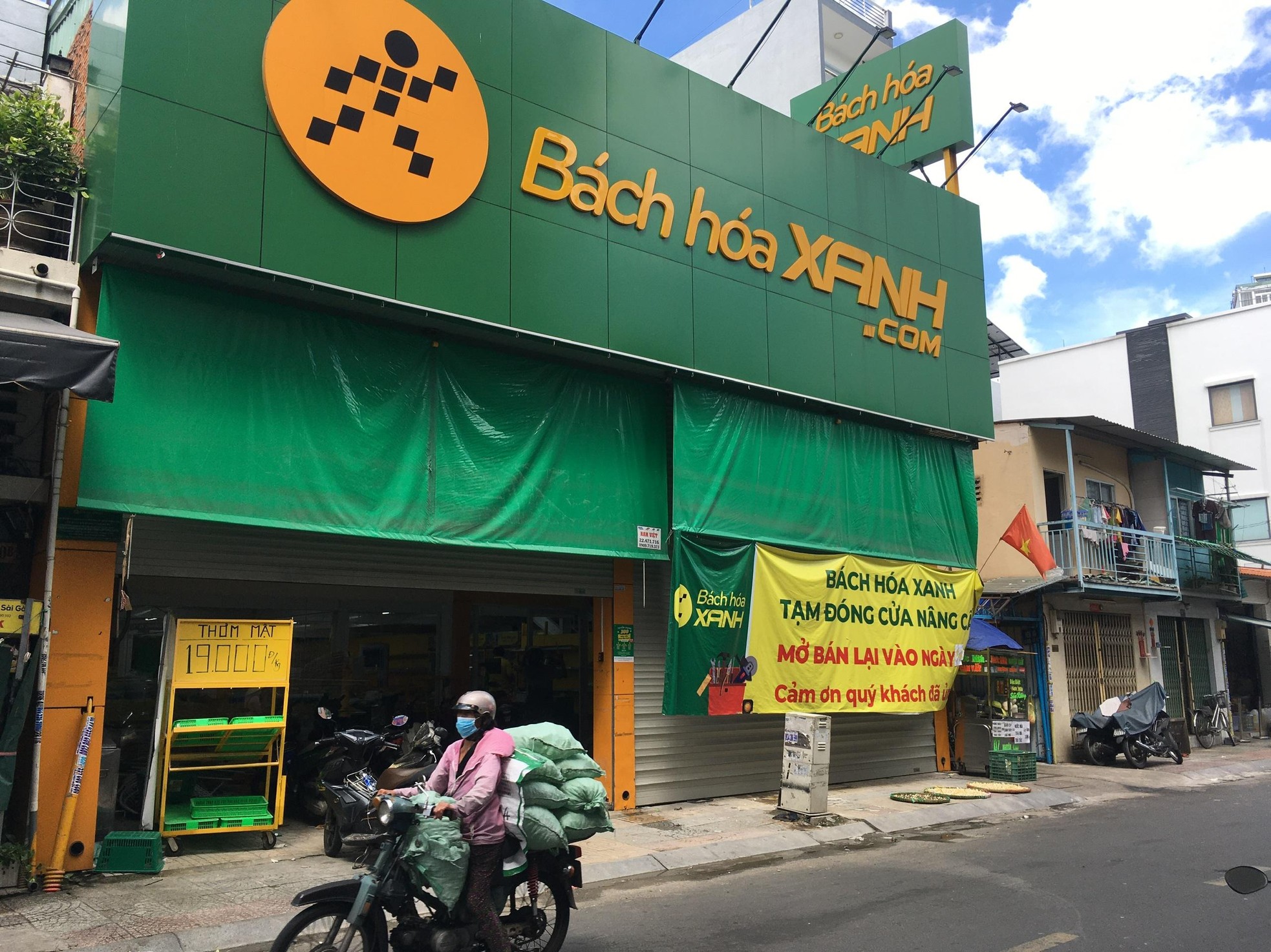 Vì sao hàng trăm cửa hàng Bách hóa Xanh đóng cửa? - Ảnh 3. Vì sao hàng trăm cửa hàng Bách hóa Xanh đóng cửa? - Ảnh 3.