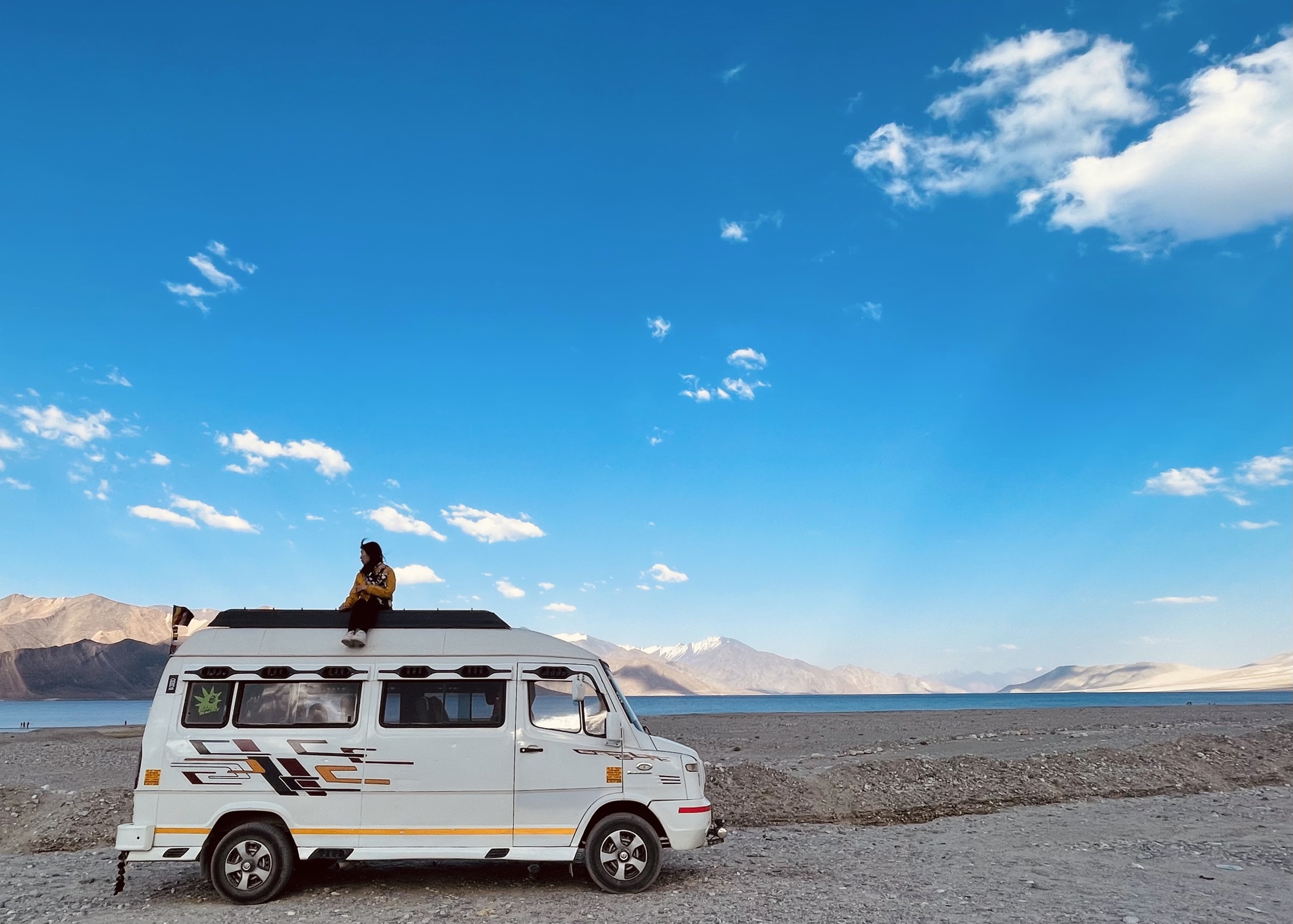 Ladakh: Ladakh là vùng đất hoang sơ và huyền bí, nơi bạn có thể tìm thấy những ngọn núi cao và hồ nước trong xanh tuyệt đẹp. Hãy xem hình ảnh và tận hưởng cảm giác được trải nghiệm một mảnh đất đẹp như thế.