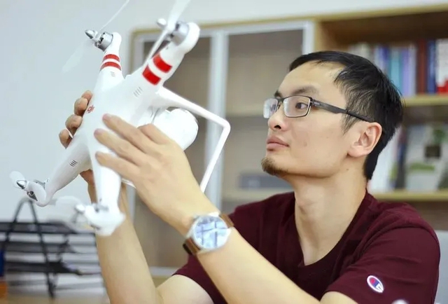  Ông trùm drone Uông Thao: Theo đuổi ước mơ công nghệ trở thành tỷ phú trẻ nhất châu Á khi 36 tuổi, từng lọt top những người có sức ảnh hưởng nhất thế giới của Forbes  - Ảnh 2.