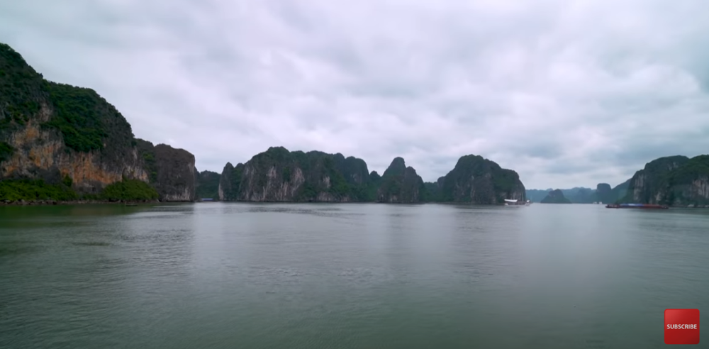  Khách Tây choáng ngợp với du thuyền đẳng cấp ở vịnh đẹp nhất Việt Nam: Ở đây có mọi thứ! - Ảnh 4.