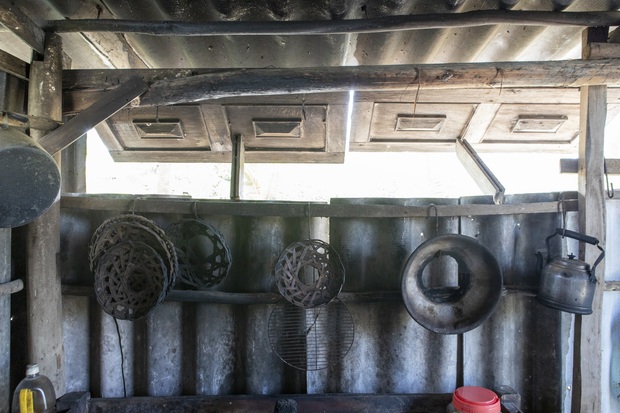 Chái bếp - một “căn nhà” được xây riêng chỉ để nấu cơm ở miền Tây, nơi ám đầy mùi khói bếp nhưng chất chứa bao kỷ niệm về mái ấm gia đình - Ảnh 14.