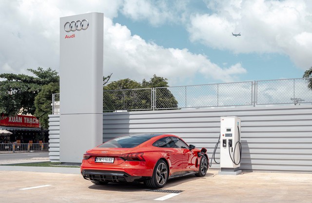 Bên trong showroom Audi lớn nhất Việt Nam: Vốn đầu tư hơn 140 tỷ đồng, rộng 9.000 m2, có cả khu sửa chữa dành riêng cho xe điện - Ảnh 4.