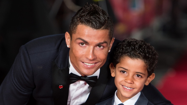  Phương pháp dạy con của cầu thủ Ronaldo: Cha mẹ làm được 5 điều này, trẻ lớn lên sẽ không thua kém “con nhà người ta”.  - Ảnh 1.