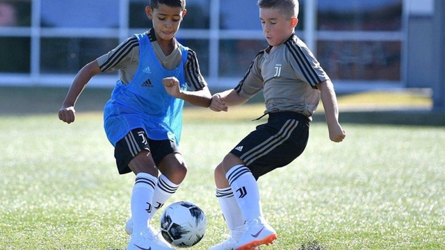  Phương pháp dạy con của cầu thủ Ronaldo: Cha mẹ làm được 5 điều này, trẻ lớn lên sẽ không thua kém “con nhà người ta”.  - Ảnh 2.
