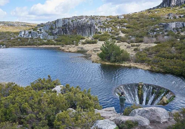  Lý giải bí ẩn về đường đến địa ngục giữa lòng hồ Laca Serra da Estrela ở Bồ Đào Nha  - Ảnh 2.