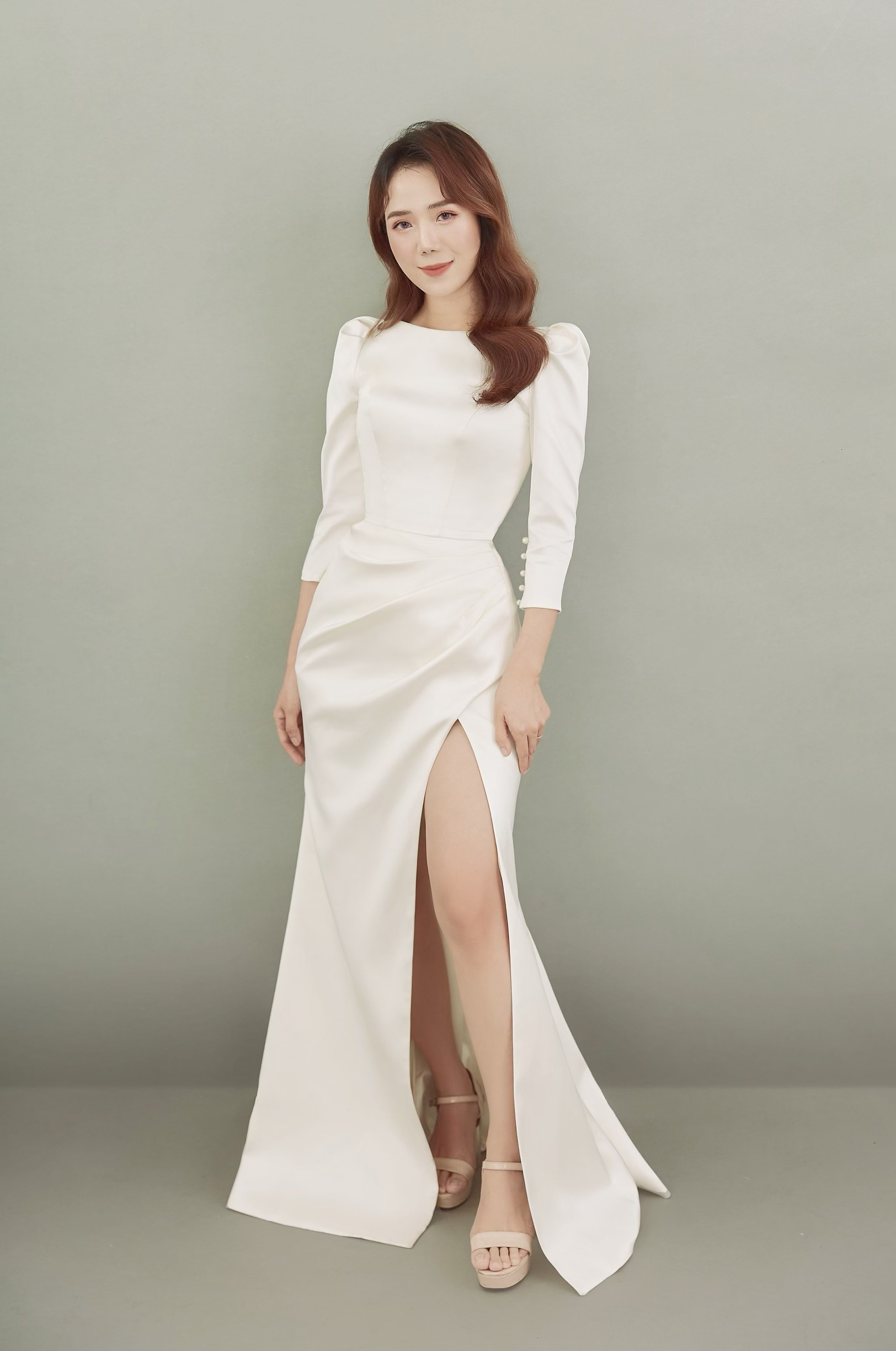 Người đứng sau chiếc váy cưới 28 tỷ đắt nhất Việt Nam  CEO Linh Nga  Bridal Có trong tay tiệm váy tầng áp mái đánh liều vào phân khúc cao cấp