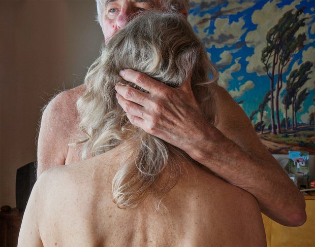 Nữ nhiếp ảnh gia 81 tuổi ghi lại hành trình già đi cùng chồng suốt 11 năm, khiến bao người thổn thức vì tình yêu đẹp - Ảnh 1.
