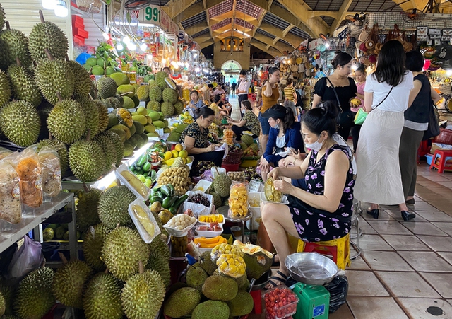  Chợ Bến Thành hồi sinh sau dịch Covid-19, du khách nước ngoài đã trở lại  - Ảnh 16.