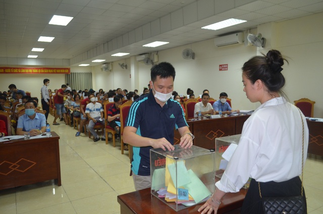 Mê Linh: Đấu giá thành công 33 lô đất “vàng” tại thị trấn Chi Đông, giá trúng cao nhất 93 triệu đồng/m2 - Ảnh 1.