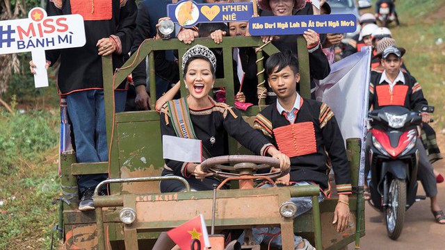 HHen Niê - Hoa hậu giản dị nhất showbiz Việt: Sang chảnh trên sân khấu, về bản lại thành đứa con buôn làng - Ảnh 6.