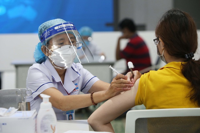 Virus SARS-CoV-2 biến hóa khôn lường, tiêm vaccine mũi 3, mũi 4 sẽ bảo vệ cơ thể vững chắc hơn