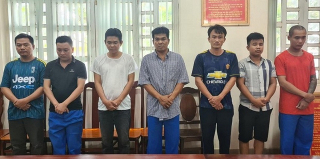 Vì sao hàng trăm người mắc bẫy việc nhẹ, lương cao ở Campuchia? - Ảnh 2. Vì sao hàng trăm người mắc bẫy việc nhẹ, lương cao ở Campuchia? - Ảnh 2.