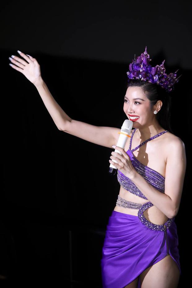  Mời Vũ Thu Phương - Khánh Vân đóng MV, bất ngờ bật khóc trong họp báo - Ảnh 6.