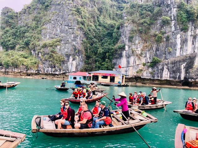  Du lịch gặp khó: Giá xăng ăn hết lãi  - Ảnh 2.