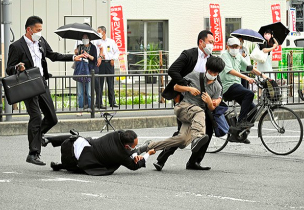  Nghi phạm bắn cựu Thủ tướng Nhật Bản Abe Shinzo là cựu lính hải quân - Ảnh 1.