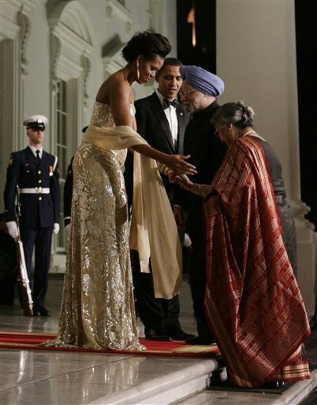  Bà Obama: Đỉnh cao tinh tế của thời trang ngoại giao, nhưng có lần người tính không bằng trời tính  - Ảnh 6.