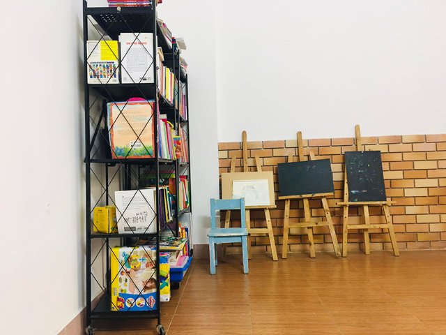 Bà mẹ ở TP.HCM nhận bão like vì mở phòng đọc miễn phí cho trẻ em: Bật mí bí quyết giúp con mê sách từ năm 2 tuổi - Ảnh 2.