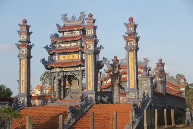 Cận cảnh thành phố lăng mộ xa hoa, tráng lệ độc nhất ở Thừa Thiên Huế - Ảnh 7.