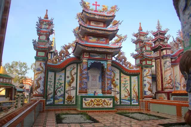 Cận cảnh thành phố lăng mộ xa hoa, tráng lệ độc nhất ở Thừa Thiên Huế - Ảnh 9.