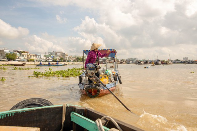  Bất ngờ trước sự thay đổi ở ghe bún riêu của dì Hai - bà hoàng nước dùng sau đúng 10 năm được Gordon Ramsay ghé thăm, quảng bá toàn thế giới  - Ảnh 14.