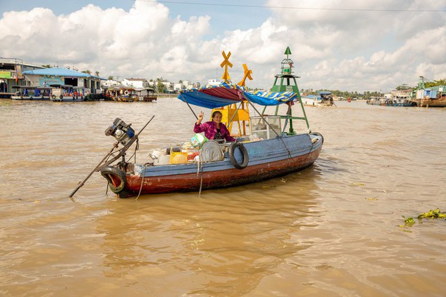  Bất ngờ trước sự thay đổi ở ghe bún riêu của dì Hai - bà hoàng nước dùng sau đúng 10 năm được Gordon Ramsay ghé thăm, quảng bá toàn thế giới  - Ảnh 5.