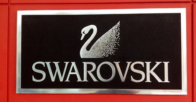 Swarovski: Từ công ty nhỏ ở Áo đến Hollywood và thương hiệu đá quý xa xỉ bậc nhất thế giới  - Ảnh 1.