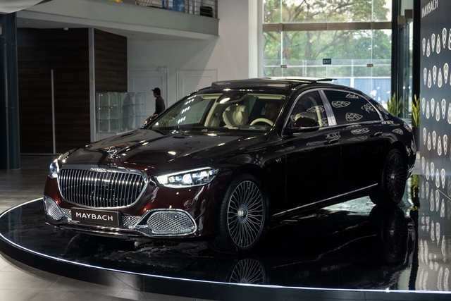  Ngồi thử Mercedes-Maybach S 680 giá 16 tỷ đồng tại Việt Nam: Đóng mở cửa như Rolls-Royce, ghế ông chủ có thể biến thành giường  - Ảnh 1.