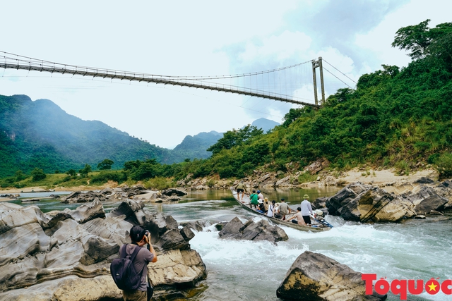  Thót tim vượt thác Tam Lu: Tour du lịch dành cho người ưa mạo hiểm  - Ảnh 1.