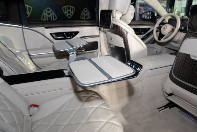  Ngồi thử Mercedes-Maybach S 680 giá 16 tỷ đồng tại Việt Nam: Đóng mở cửa như Rolls-Royce, ghế ông chủ có thể biến thành giường  - Ảnh 15.