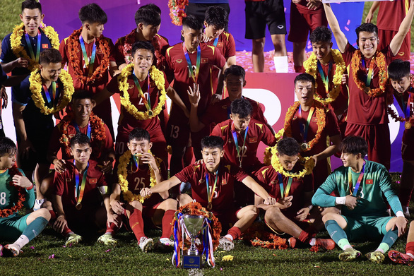  U19 Việt Nam có hành động fair-play với Thái Lan và Malaysia  - Ảnh 3.