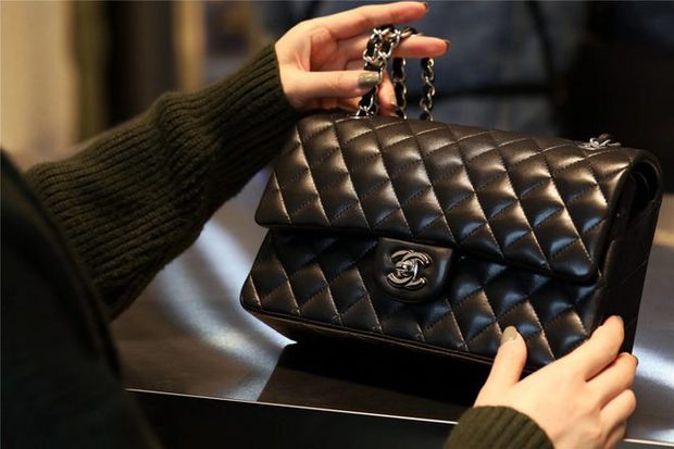  Chanel lại tăng giá túi xách ở châu Âu, nhiều tín đồ thời trang hẳn sẽ thấy sốt ruột  - Ảnh 3.