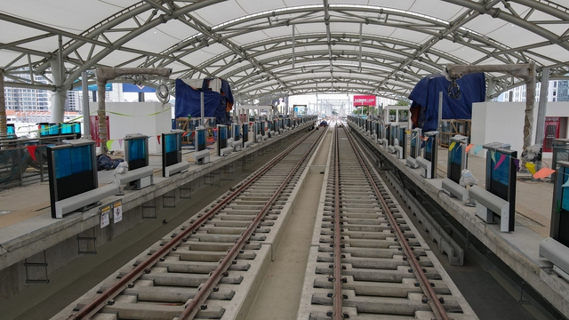 Hiện trạng 11 nhà ga trên cao tuyến Metro ở TP.HCM sau 10 năm thi công - Ảnh 3.