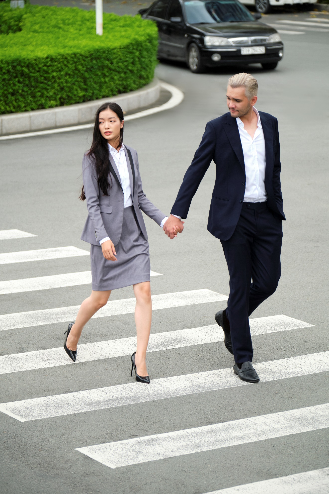 “Vải đồng phục tính năng” - Cứu cánh cho dân văn phòng - Ảnh 1. “Vải đồng phục tính năng” - Cứu cánh cho dân văn phòng - Ảnh 1.