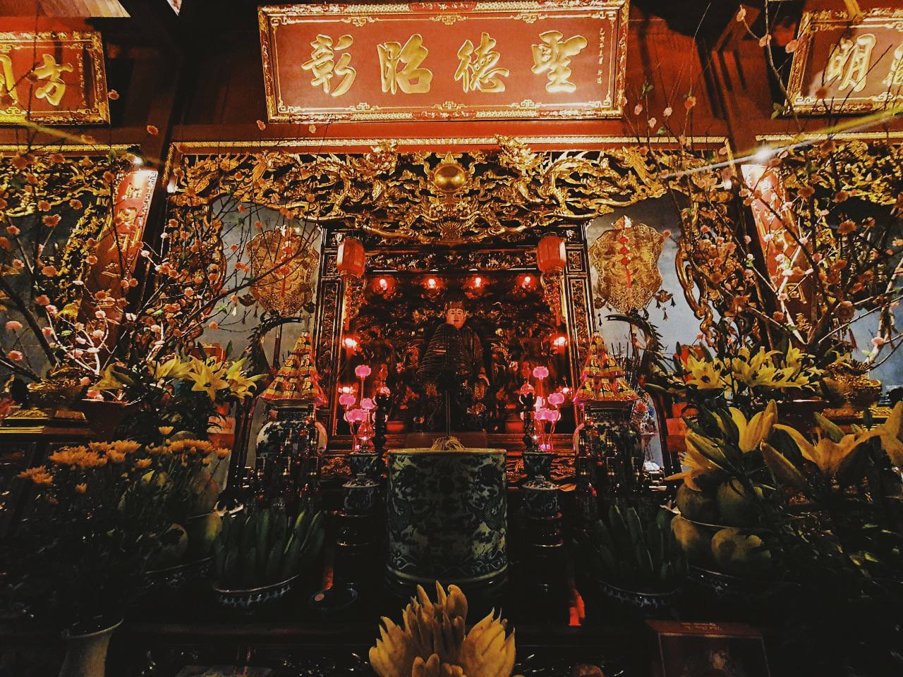 Đền Hỏa Thần phố Hàng Điếu - Ngôi đền duy nhất tại Hà Nội thờ &quot;Ông tổ phòng cháy chữa cháy&quot; - Ảnh 1.