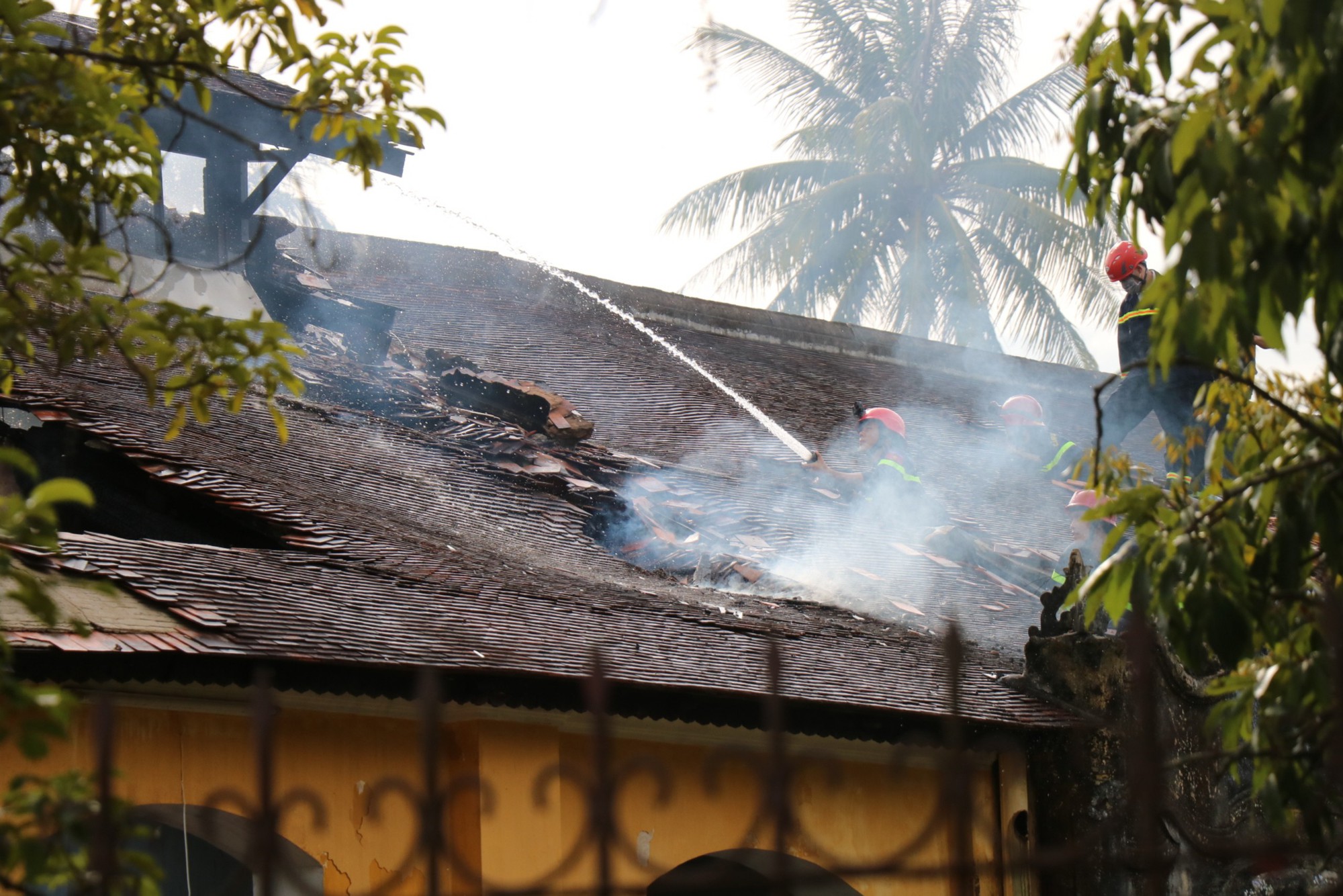 Cháy lớn tại Bảo tàng Lịch sử tỉnh Thừa Thiên - Huế - Ảnh 3.