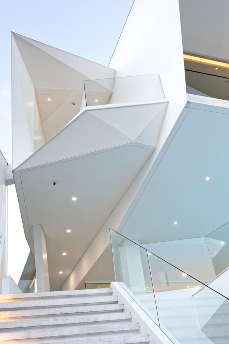 Ấn tượng biệt thự thiết kế từ cảm hứng hình học không gian "cheo leo" trên sườn đồi - Ảnh 5.
