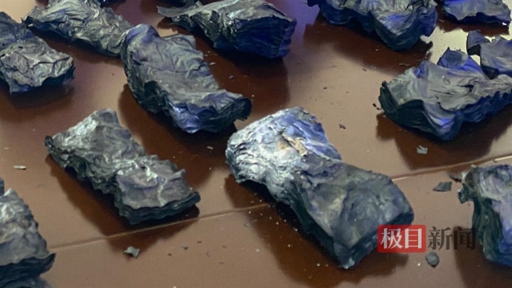 Cô gái khóc không nên lời khi thấy 1 tỷ tiền tiết kiệm bị biến thành than đen - Ảnh 1. Cô gái khóc không nên lời khi thấy 1 tỷ tiền tiết kiệm bị biến thành than đen - Ảnh 1.