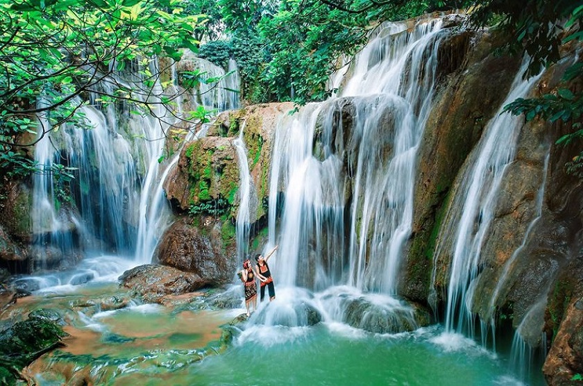 4 thác nước &quot;đẹp như tranh vẽ&quot; của Việt Nam xuất hiện trên tem bưu chính - Ảnh 2.