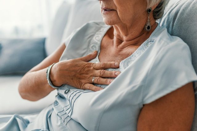 Các triệu chứng suy tim thường bị nhầm với bệnh vặt: Có 1 dấu hiệu cũng cần đi khám ngay - Ảnh 1. Các triệu chứng suy tim thường bị nhầm với bệnh vặt: Có 1 dấu hiệu cũng cần đi khám ngay - Ảnh 1.